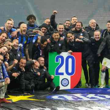 El Inter logró la coronación al establecer una diferencia de 17 puntos sobre el Milan. AP/L. Bruno
