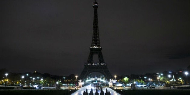 La Torre Eiffel apaga sus luces en señal de luto El Informador