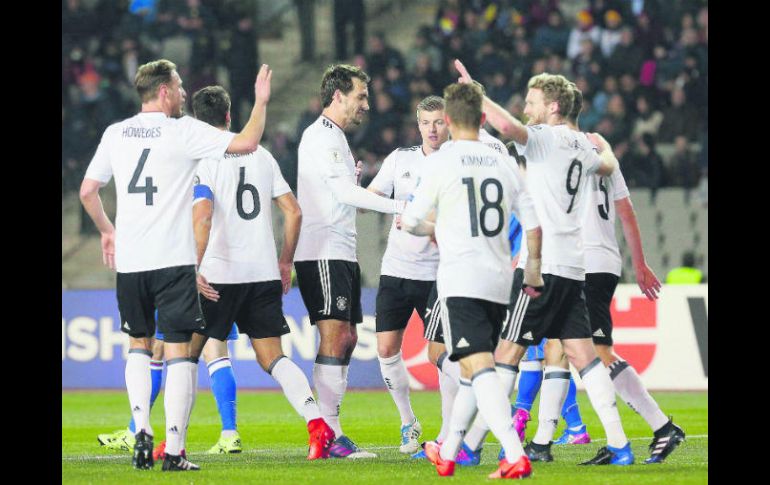 La Selección de Alemania marcha con paso perfecto en la eliminatoria rumbo a Rusia 2018 al ganar los cinco partidos que ha disputado. EFE /