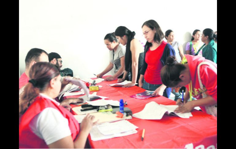Finanzas. Mujeres interesadas en el apoyo por parte del Bansefi, en el poblado de Santa Cruz de las Flores. EL INFORMADOR / G. Gallo