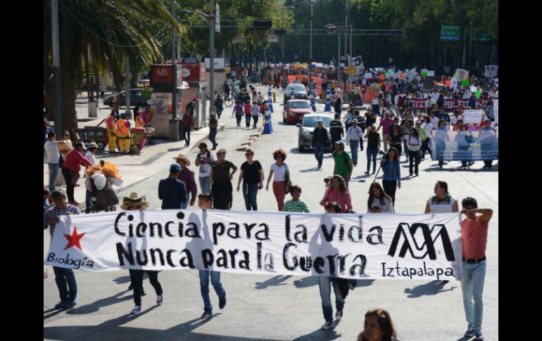 Ciudad de México. En medio del tráfico, los jóvenes levantaron la voz. SUN / J. Reyes