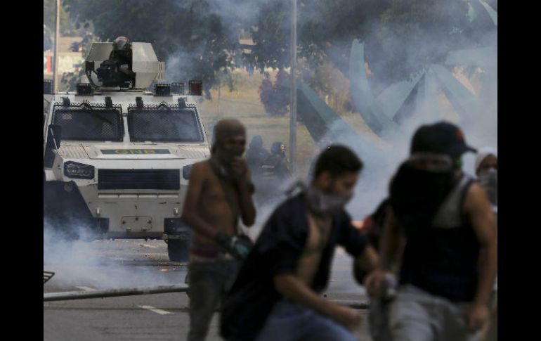 Las manifestaciones masivas contra el gobierno de Maduro no han cesado en las últimas tres semanas. AP / ARCHIVO