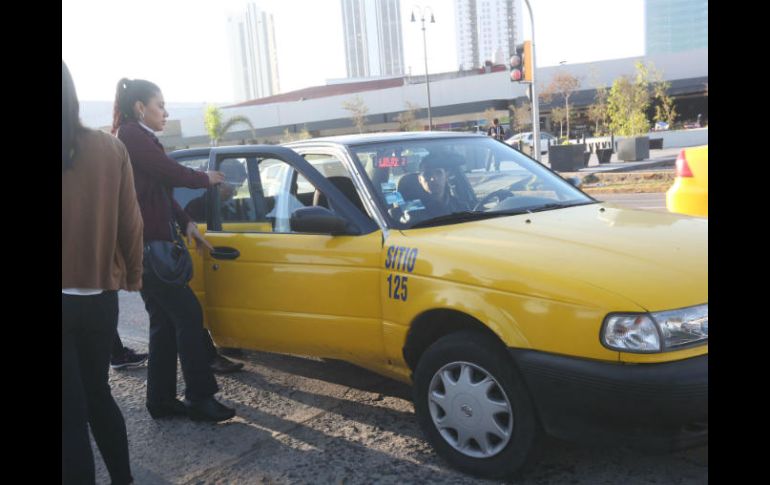 En la metrópoli operan alrededor de 12 mil taxis, de manera que están pendientes de acudir aproximadamente dos mil. EL INFORMADOR / ARCHIVO