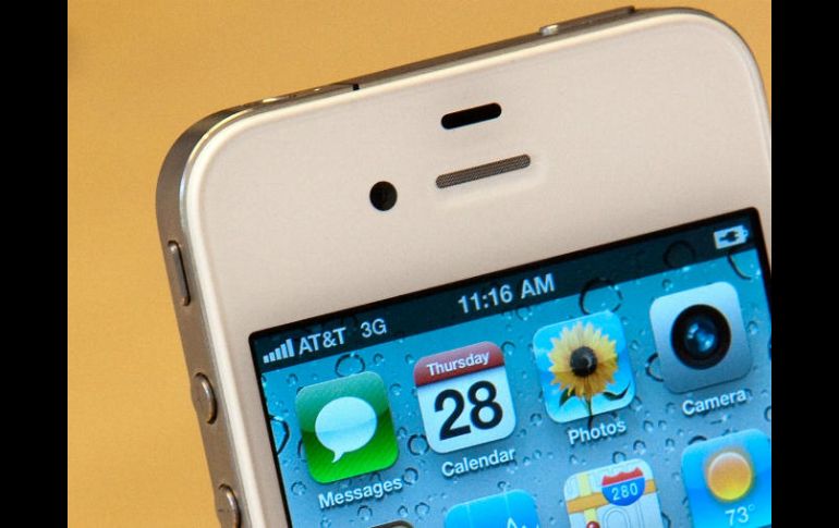 Los propietarios de productos iPhone descontinuados del estado de California pueden recurrir al servicio técnico de las Apple Store. AFP / ARCHIVO