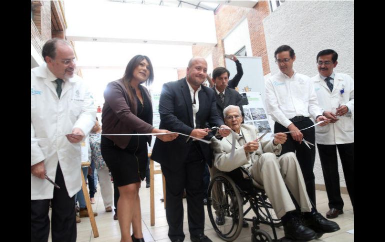 El alcalde Enrique Alfaro, durante la entrega de la renovación de la Cruz Verde 'Dr. Delgadillo Araujo'. EL INFORMADOR / M. Vargas