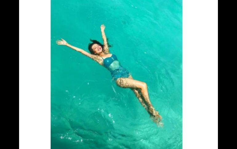 '¡Bendito el mar, bendita la vida! #graciasdios, escribe en una de las fotos en las que aparece en solitario. INSTAGRAM / thalia