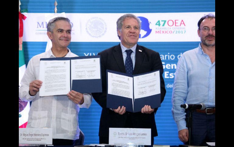 El jefe de gobierno capitalino firmó como testigo de honor el Acuerdo Marco de Cooperación con el secretario general de la OEA. NTX / J. Pazos