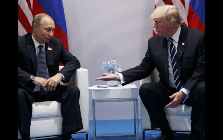 El Kremlin asegura que Putin y Trump no prometieron acordar la creación de un grupo de trabajo en este rubro. AP / ARCHIVO
