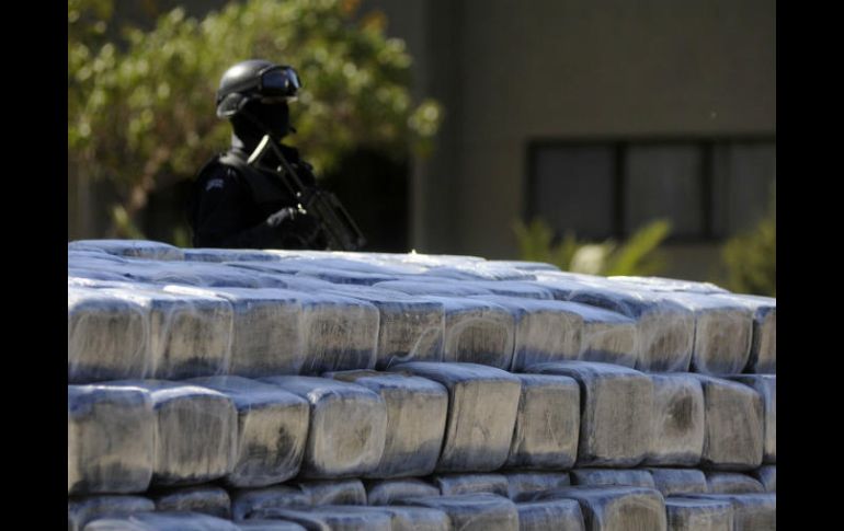 Los elementos policiacos localizan 110 paquetes con mariguana, con un peso en conjunto de mil 130 kilogramos. NTX / ARCHIVO