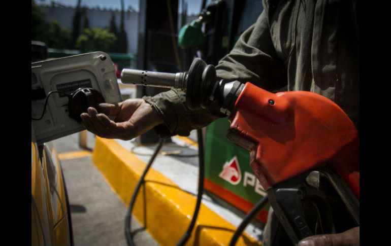 Este martes en la Ciudad de México, los precios para la gasolina Magna se ubicarán entre 15.85 a 15.92 pesos por litro. NTX / ARCHIVO