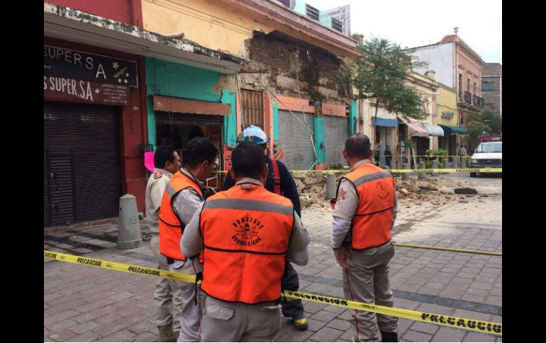 La zona del derrumbe permanece cercada para prevenir accidentes. ESPECIAL / Bomberos de Guadalajara