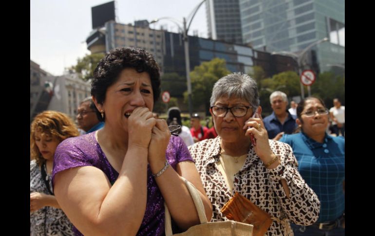 Se han presentado ataques de pánico entre los habitantes de la Ciudad de México, además de daños severos en la infraestructura. EFE / Sáshenka Gutiérrez