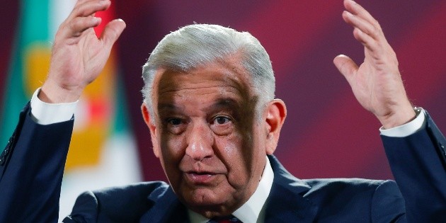 AMLO califica de buena la conversación con consejeros del INE en