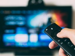 Para aquellos que eligen la comodidad del hogar, aquí hay algunas sugerencias de películas y programas de televisión disponibles en diversas plataformas de streaming. Unsplash