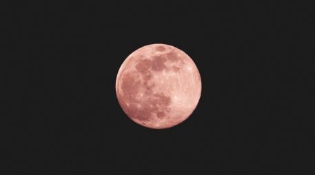 El fenómeno de la Luna Rosa se suma a la larga historia de cómo las diferentes culturas han interpretado y celebrado los ciclos lunares. Unsplash
