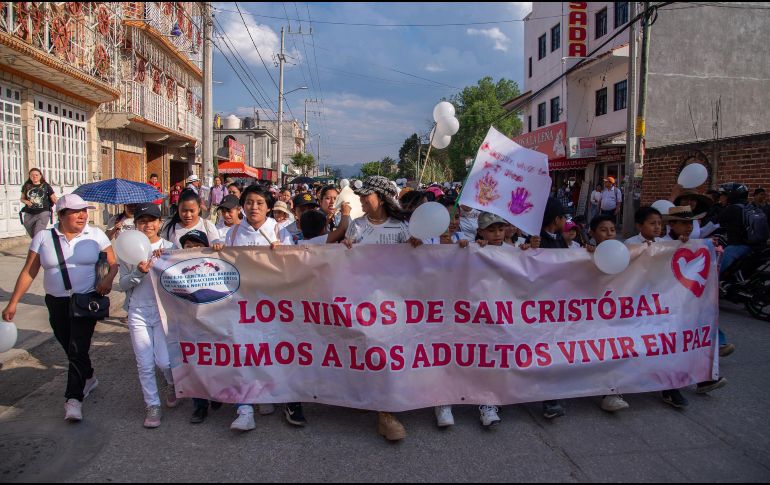 Cientos de personas marcharon en Chiapas para exigir justicia por niñas, niños y adolescentes desaparecidos, sobrevivientes de violencia sexual. y por una infancia libre de violencia EFE/C. López.