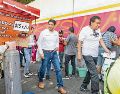 El aspirante de “Fuerza y Corazón por Jalisco” divulgó sus iniciativas en el tianguis de la colonia Arroyo Hondo. ESPECIAL