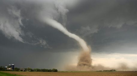 Se vio un tornado masivo al norte de Lincoln, también en el condado de Lancaster. Unsplash