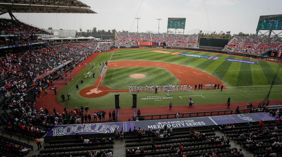 Los aficionados al “Rey de los Deportes” abarrotaron el estadio Alfredo Harp Helú para recibir a Astros y Rockies. EFE/I. Esquivel