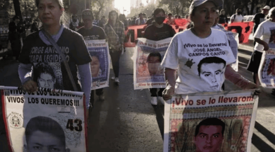 Las madres y los padres de los 43 analizan interponer una denuncia ante la CIDH en contra el gobierno de López Obrador por no haber resuelto el caso Ayotzinapa. SUN / ARCHIVO