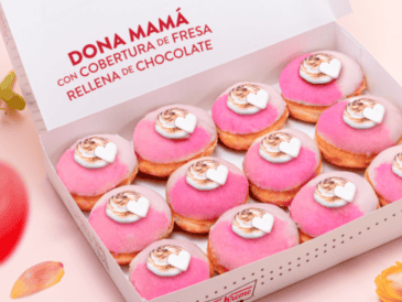 Dona Mamá, una creación única que está disponible desde el 06 al 12 de mayo en todas las sucursales de Krispy Kreme. ESPECIAL/KRISPY KREME