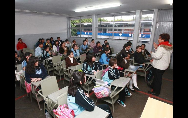 A patir del próximo ciclo escolar, los alumnos de secundaria tendrán que tomar un curso de regularización en matemáticas. A. CAMACHO  /