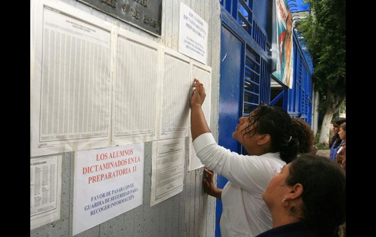 El certificado de secundaria y el examen de aptitud son suficientes para solicitar el ingreso a prepas; Ruth Padilla. ARCHIVO  /