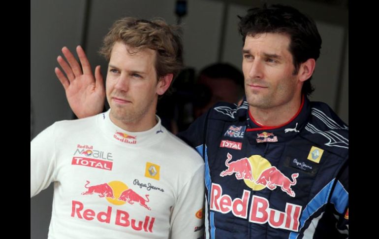 Sebastian Vettel (izq) y Mark Webber (der) tras la sesión clasificatoria del GP de Turquía. EFE  /