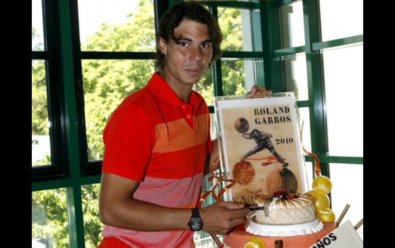 Rafael Nadal celebró con un pastel su cumpleaños número 24. REUTERS  /