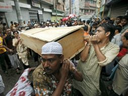 Bangladesh observará tres días de luto nacional el sábado por los muertos. EFE  /