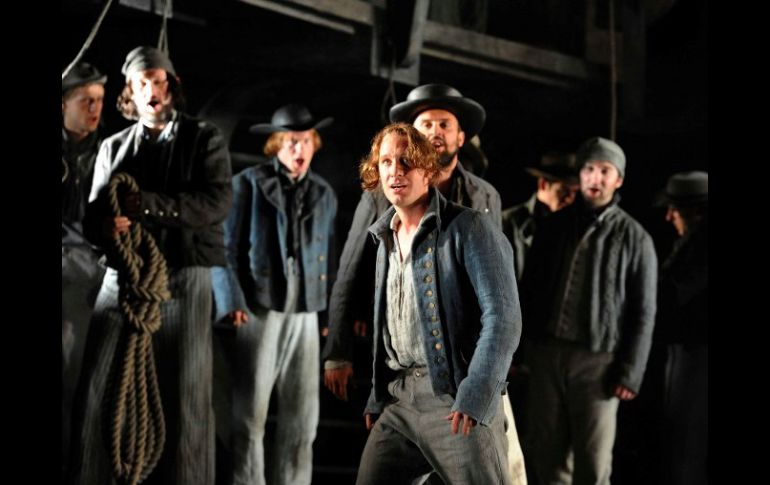 Imagen de una escena de la ópera 'Billy Budd' de Benjamin Britten. EFE  /