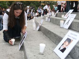 Familiares de los niños fallecidos en la tragedia de la Guardería ABC, se manifiestan en el Ángel de la Independencia. EL UNIVERSAL  /