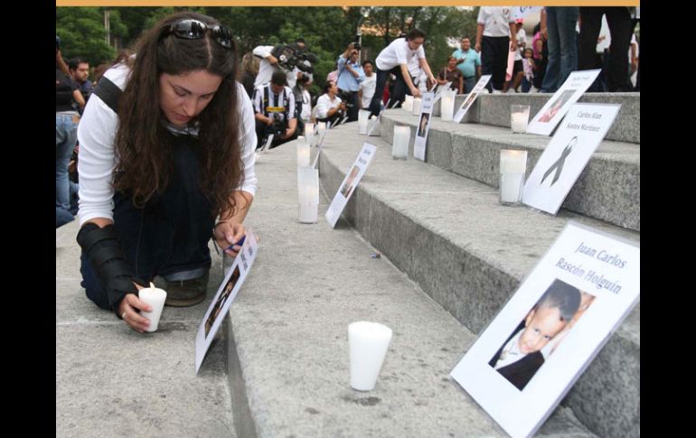 Familiares de los niños fallecidos en la tragedia de la Guardería ABC, se manifiestan en el Ángel de la Independencia. EL UNIVERSAL  /