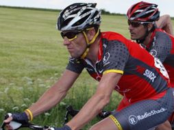 Lance Armstrong se aferra a la tercera posición en la clasificación general. AP  /