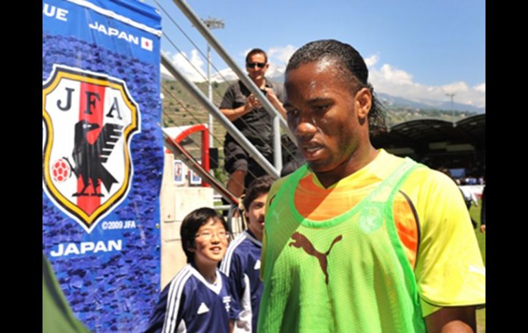 Drogba tiene la fe de poder recuperarse para poder jugar el Mundial. AFP  /