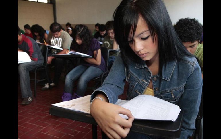 En las dos aplicaciones de exámenes de admisión para bachillerato suman 58 mil 241 aspirantes. S. NÚÑEZ  /