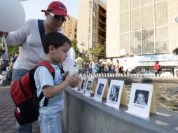 Alrededor de 80 tapatíos se solidarizaron con las familias de niños que fallecieron en el incendio de la guardería ABC. A. CAMACHO  /