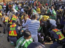 Imagenes de la Estampida sucedida en el juego amistoso entre Nigeria y Corea del Norte. AP  /