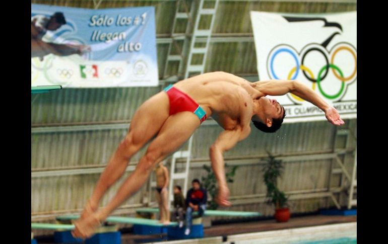 Rommel Pacheco, durante el selectivo de clavados 2010 en la ciudad de Mexico. MEXSPORT  /