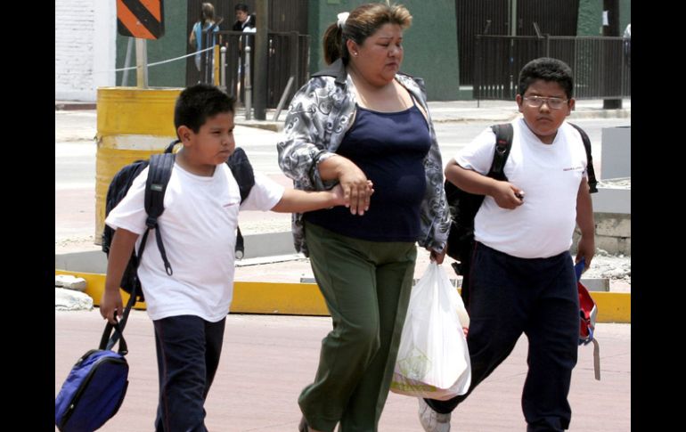 Los niños robustos o “gorditos” que consumen alimentos chatarra, no ingieren los nutrientes necesarios para su crecimiento. ARCHIVO  /