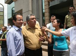 El líder nacional del PAN, César Nava (izquierda), aparece en Culiacán acompañado del perredista José Guadalupe Acosta. EL UNIVERSAL  /