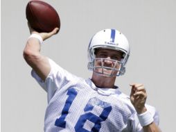 Peyton Manning podría renovar contrato con los Colts de Indianápolis. AP  /