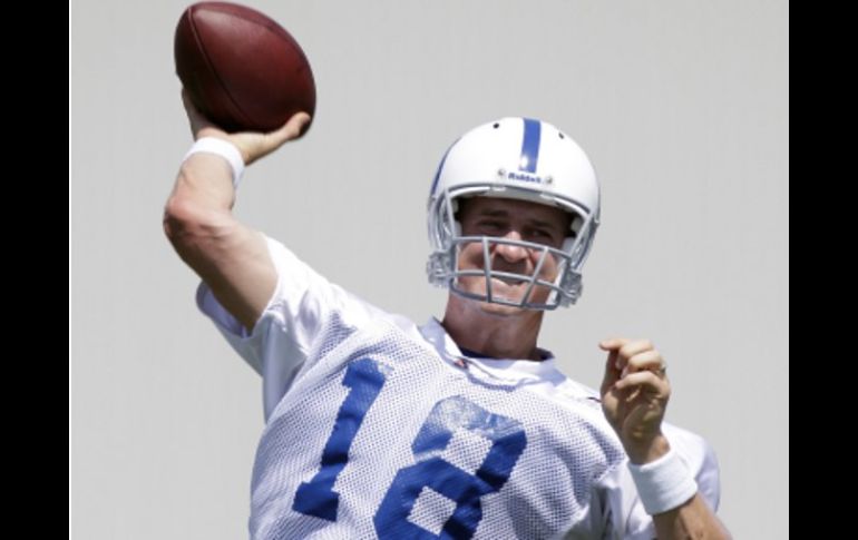 Peyton Manning podría renovar contrato con los Colts de Indianápolis. AP  /