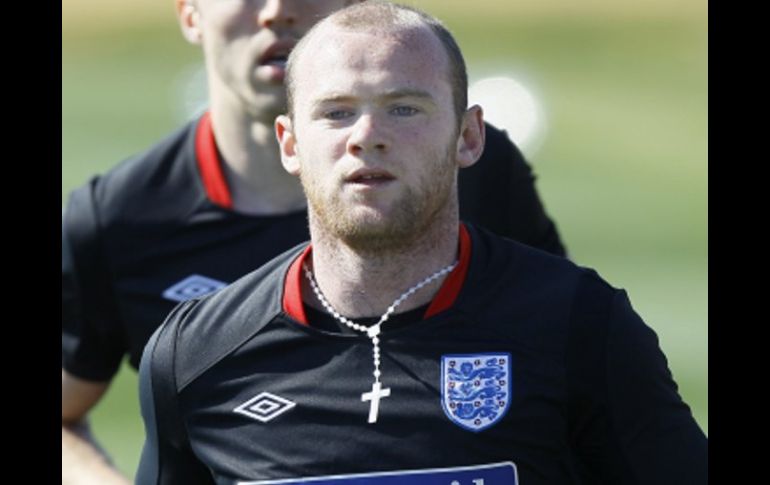 Inglaterra quiere controlar el caracter de Rooney antes de comenzar el Mundial. AP  /