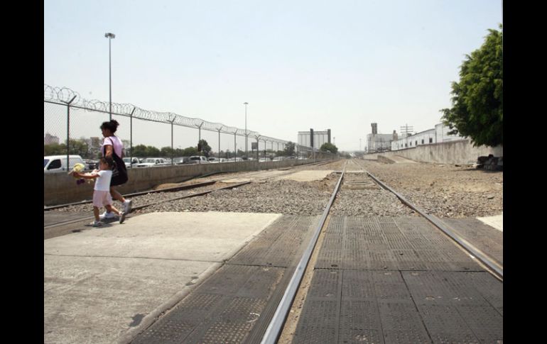 Aspecto de la avenida Inglaterra en su cruce con Enrique Díaz de León. A. GARCÍA  /