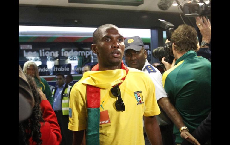 Samuel Eto'o no hizo declaraciones a su llegada a Durban. REUTERS  /