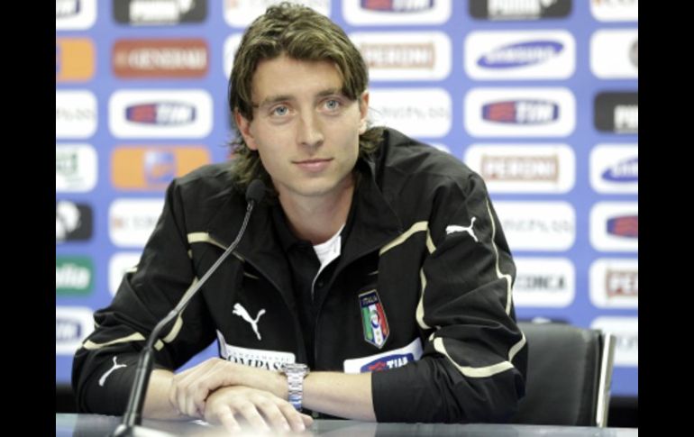 Riccardo Montolivo tendrá que suplir a Andrea Pirlo, lo cual es un gran desafío para el seleccionado siendo este su primer Mundial. AP  /