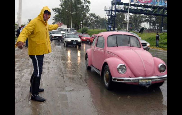 La Secretaría de Vialidad dispondrá de mil 700 elementos operativos durante el temporal para atender contingencias. ARCHIVO  /