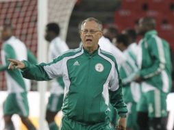 Lars Lagerback durante el entrenamiento de Nigeria. AP  /