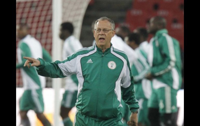 Lars Lagerback durante el entrenamiento de Nigeria. AP  /